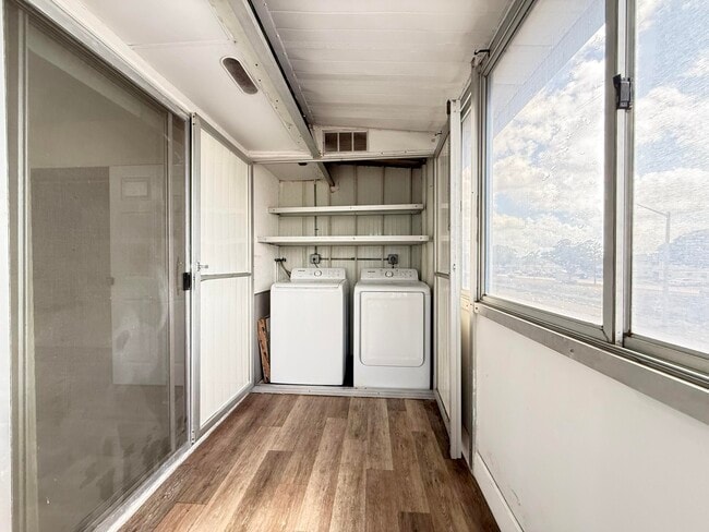 Building Photo - 323 Tuscany F