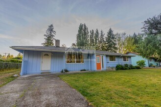 Building Photo - BRAND NEW 5 bed House in UP School District!