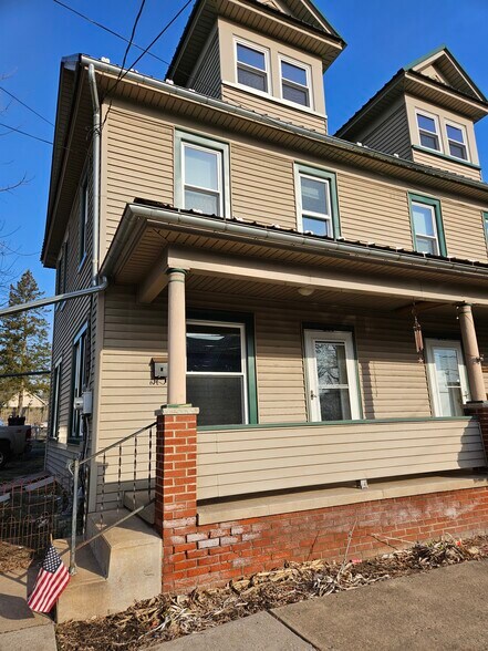 Primary Photo - 255 E 5th St