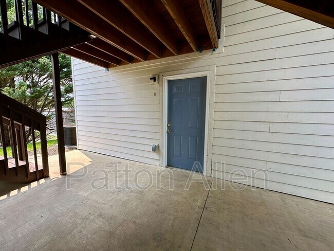 Building Photo - 2 Zell Ln