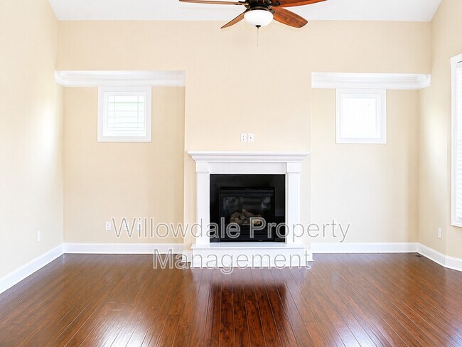 Building Photo - 1025 Governess Ln