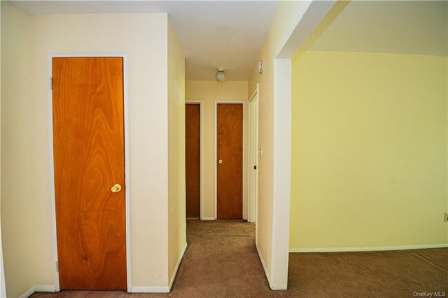 Building Photo - 20 Peddler Hill Rd