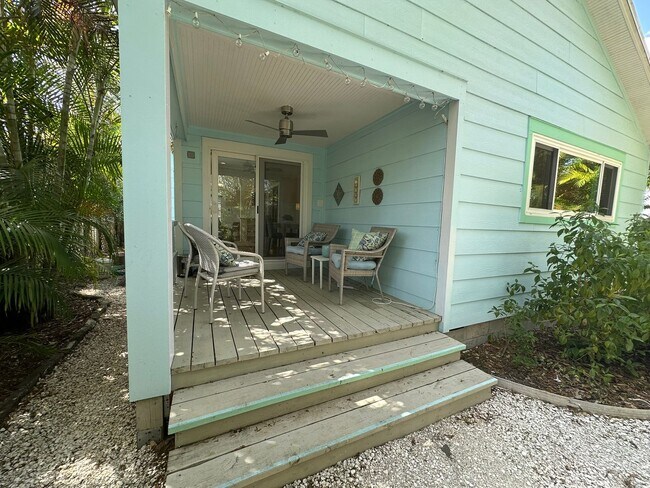 Building Photo - GULFPORT FURN. COTTAGE 2/2 EIGHT MONTH RENTAL MAY 1, 2026-JAN. 3, 2027