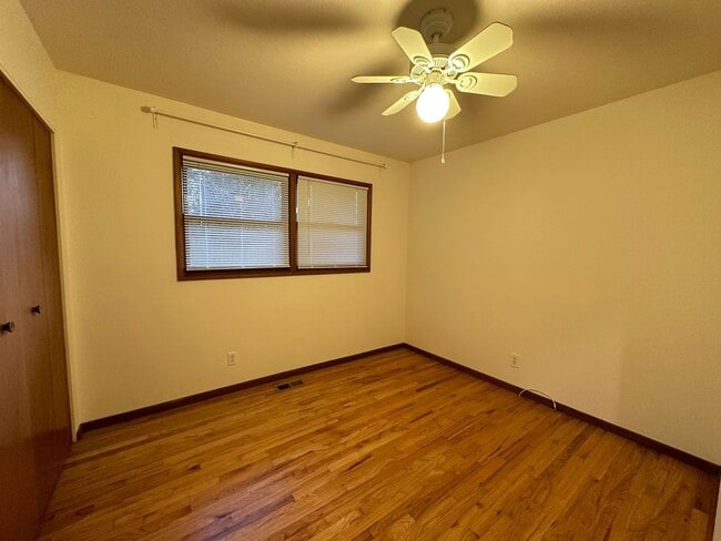 Building Photo - 12820 SW Glenhaven St