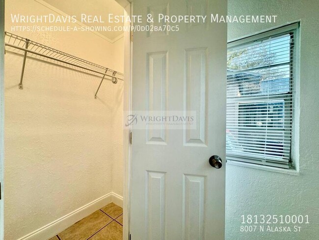 Building Photo - Beautifully Renovated 2/1 in Tampa!