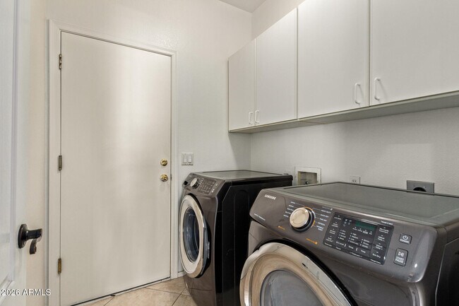 Building Photo - 2760 E Carla Vista Dr