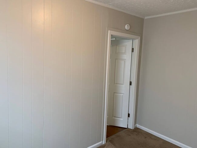 Building Photo - 2 bd. 1 bath  home : 786 sq. ft-  Kingsport