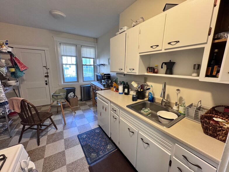 Building Photo - 18 Alton Pl