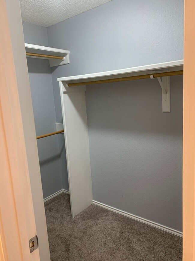 Building Photo - Fantastic 4 Bedroom 2 Bathroom house in So...