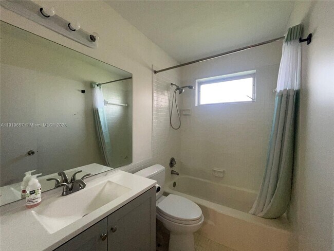 Building Photo - 2471 SW 82nd Ave