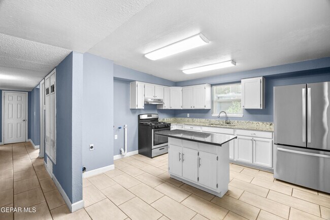 Building Photo - 3977 Las Casitas Dr