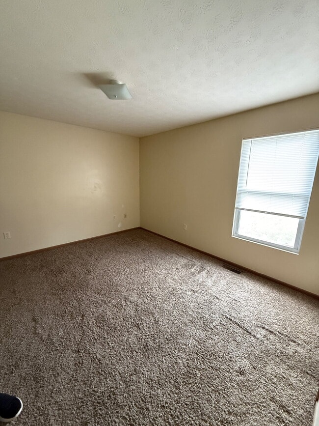 Building Photo - Charming 2-Bedroom Duplex on Campbell Road – Your Home in Sidney!