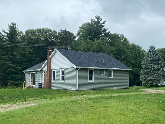 Building Photo - 22490 W Ireland Rd