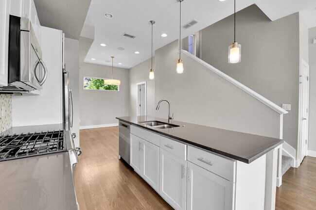 Building Photo - $2,895.95- 2 Bed/2.5-bathroom Townhome in Denver with Rooftop Deck!