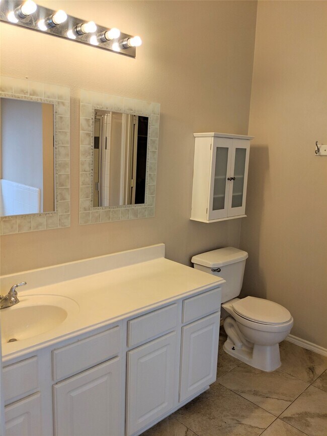 Building Photo - 3526 Schumann Oaks Dr