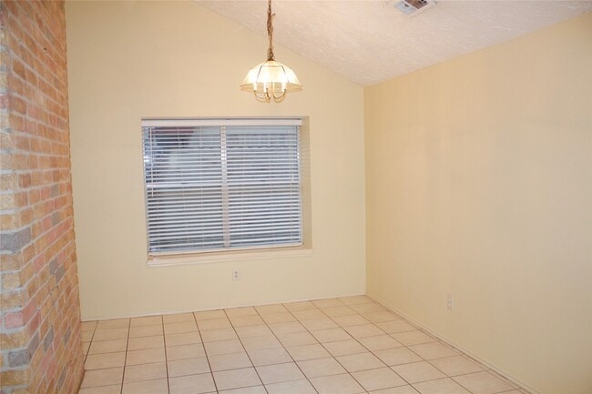 Building Photo - 2046 Hickory Glen Dr