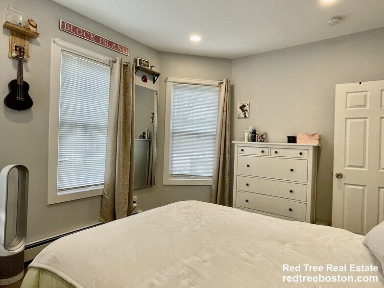 Building Photo - 11 Pearl Ter