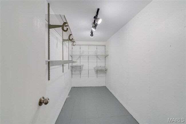 Building Photo - 1219 Blairshire Dr