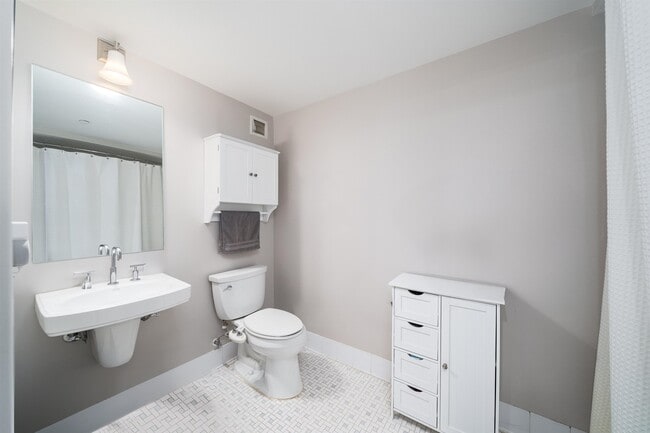 Building Photo - 700 Grove St