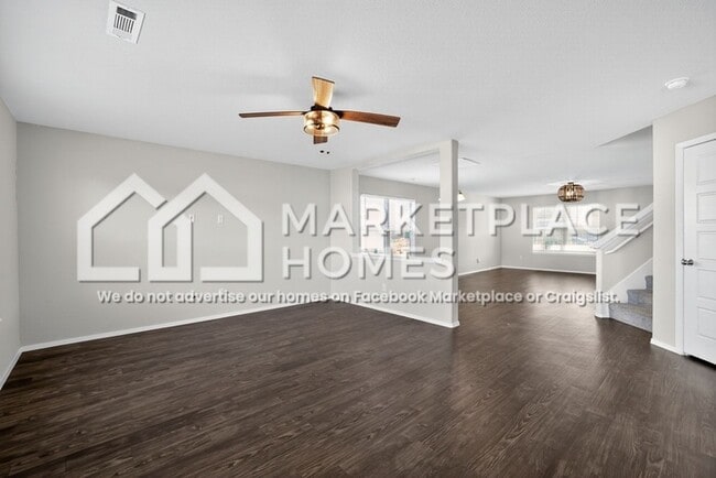 Building Photo - 904 SW Loudon Dr