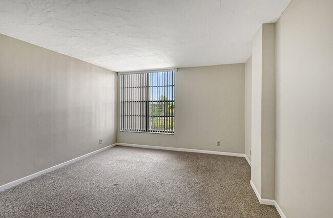 Building Photo - 21 Royal Palm Way
