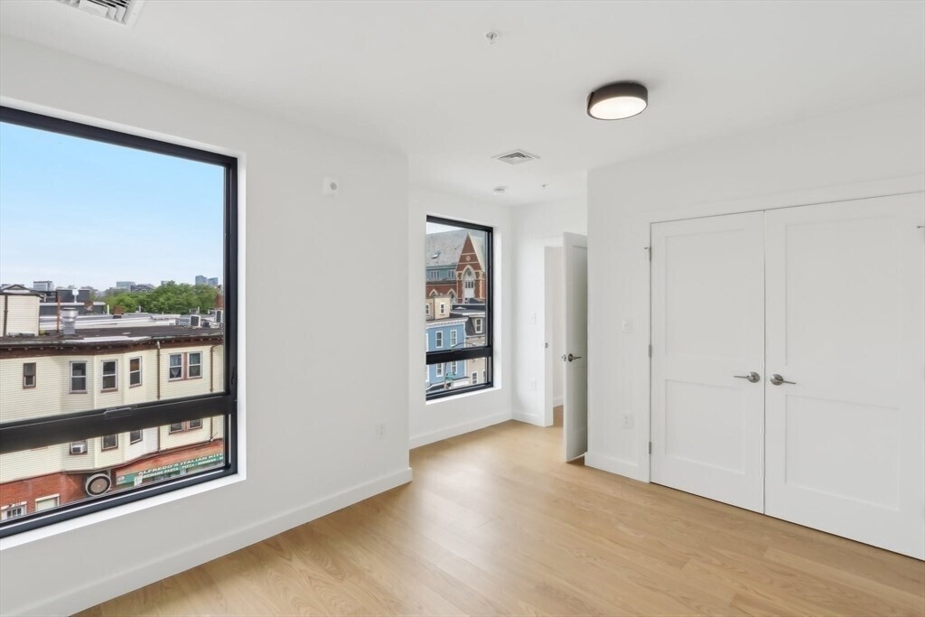Building Photo - 256 Dorchester St