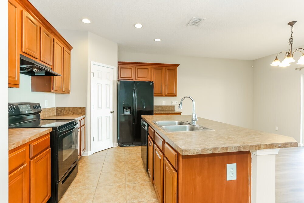 Building Photo - 6177 Casterbridge Rd