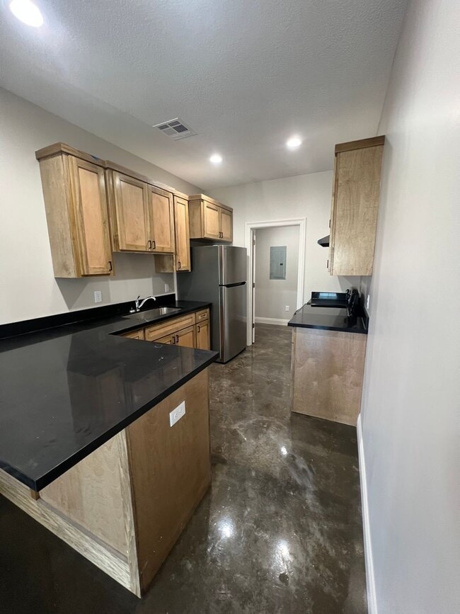 Building Photo - Brand New Duplex