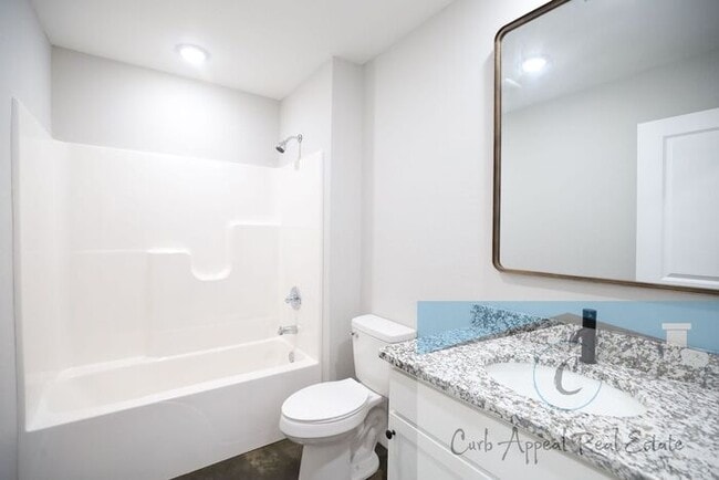 Building Photo - Move in special $900!! New construction 3 bed / 2 bath home - Bono