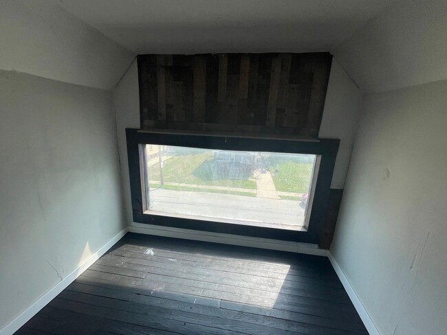 Building Photo - SECTION 8 AND EDEN ACCEPTED!! Stunning 4-Bedroom Home Available Now!