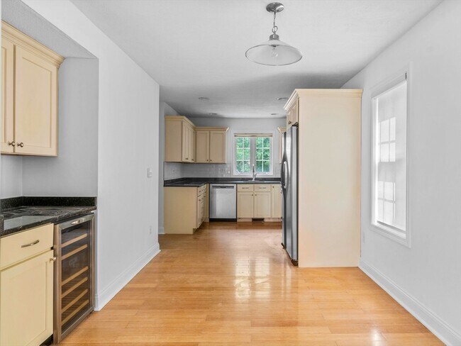 Building Photo - 40 Brattle St