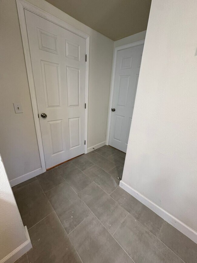 Building Photo - 52563 Doe Ln