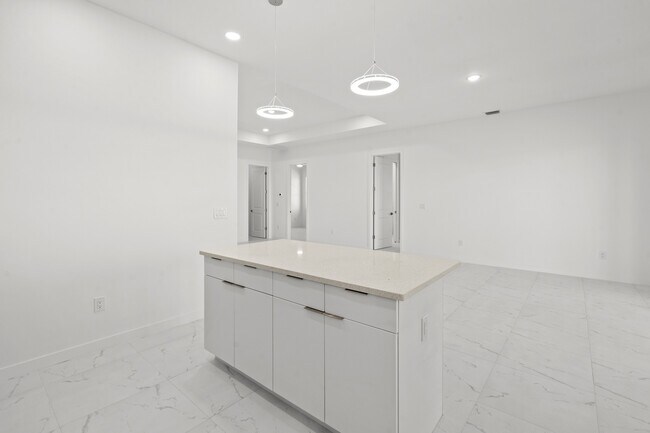 Building Photo - 3927 NW 40th Terrace