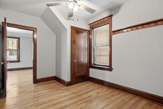 Building Photo - 5352 Itaska St