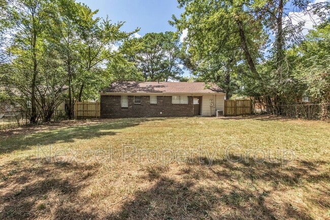 Building Photo - 8168 Ashbrook Dr