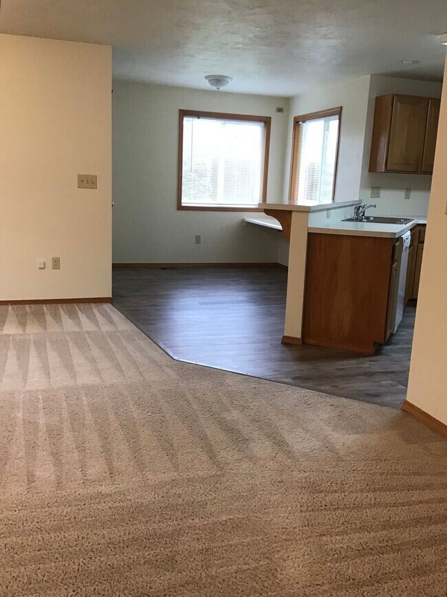Building Photo - 3012 NE Glacier Way