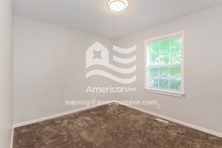 Building Photo - 1933 Dequincy St