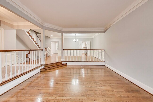 Building Photo - Spectacular 3 Bed + LOFT + 3.5 Bath- Custom Kitchen & Master Retreat w/ Beautiful Updates