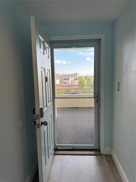 Building Photo - 7902 Sailboat Key Blvd S