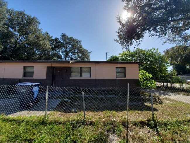 Primary Photo - 10401 N 11th St