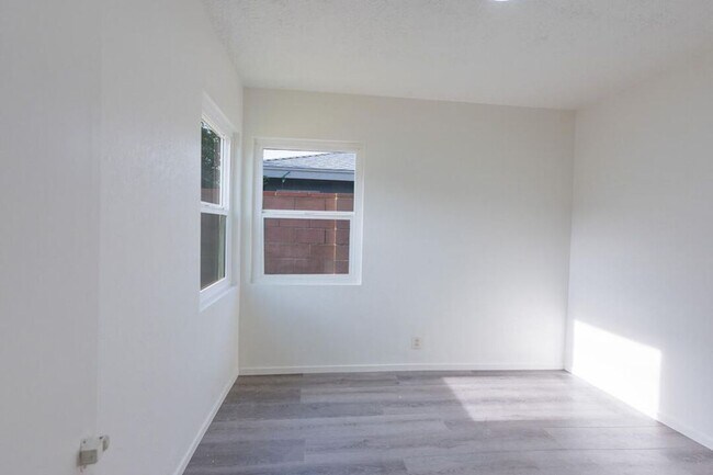 Building Photo - 45462 3rd St E