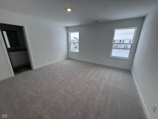 Building Photo - 2945 Grand Rdg Dr