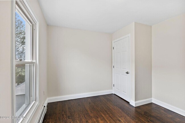 Building Photo - 10 Artic St