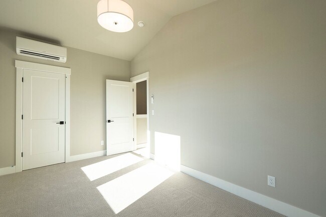 Building Photo - 2 Weeks Free Rent W/ Approved Application ...