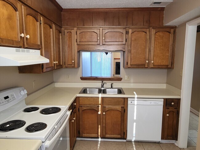 Building Photo - 1285 Banks Mill Rd SE