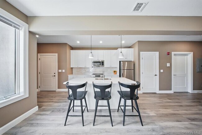 Building Photo - 7 Giada Ln