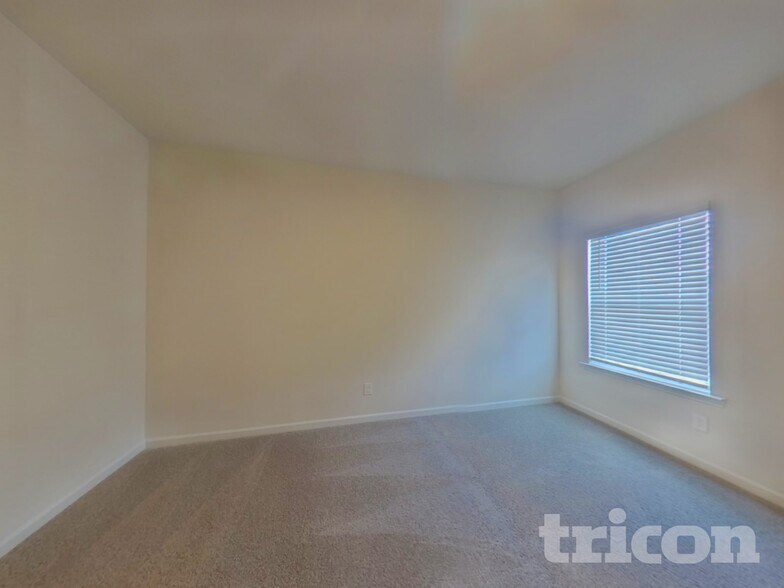 Building Photo - 1004 Claas Wy