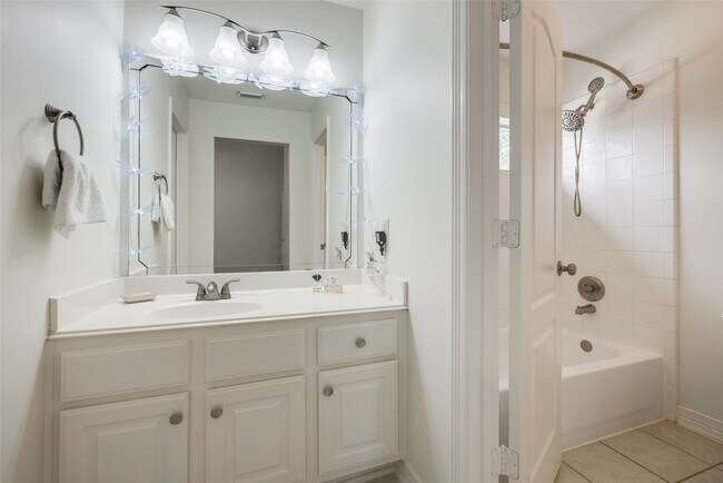 Building Photo - 5710 Cielio Bay Ct