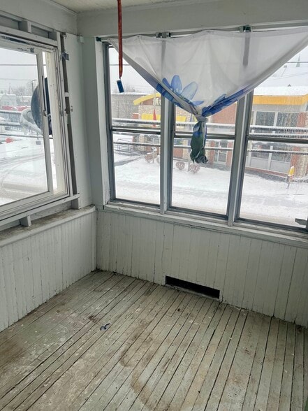 Building Photo - 163 Market St