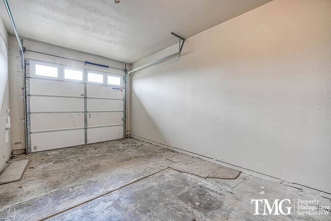 Building Photo - 2BD Duplex in Great Washougal Location! Beautiful Finishes!